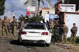 Xe quân sự Liban trúng đạn súng máy của Israel