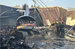 Bình Dương: Huy động 9 xe chữa cháy dập tắt vụ hỏa hoạn tại Công ty Bao Bì Hợp Nhất