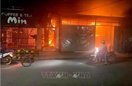 Cháy lớn tại xưởng may trong khu dân cư ở thành phố Tân Uyên