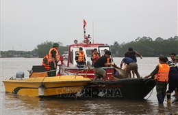 Vụ lật thuyền tại Quảng Ninh: Tìm thấy thi thể một nạn nhân