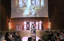 Áo dài Việt Nam xuất hiện ấn tượng tại sự kiện trình diễn trang phục dân tộc ở London