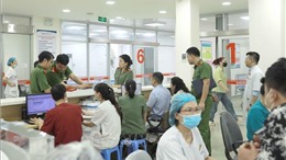 Yêu cầu đình chỉ ngay bếp ăn khiến 350 công nhân nhập viện nghi do ngộ độc thực phẩm 