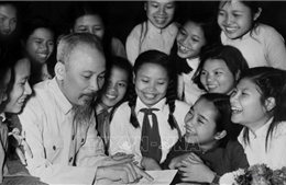 Trường song ngữ Lào - Việt Nam Nguyễn Du thi đua lập thành tích chào mừng sinh nhật Bác