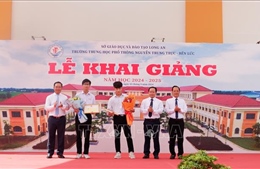 Tiếp sức học sinh có hoàn cảnh khó khăn đến trường