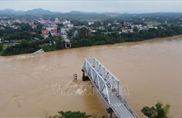 Thủ tướng chỉ đạo khắc phục sự cố sập nhịp cầu Phong Châu, khắc phục hậu quả mưa lũ