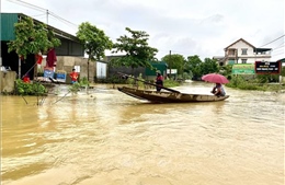 Hà Tĩnh: Đảm bảo an toàn, khẩn trương di dời người dân ra khỏi vùng ngập lụt