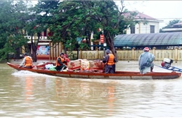 Hàng ngàn nhà dân vùng thấp trũng ở Quảng Bình vẫn còn ngập nước