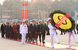 Lãnh đạo Đảng và Nhà nước viếng Chủ tịch Hồ Chí Minh nhân kỷ niệm 80 năm QĐND Việt Nam