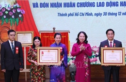 Bệnh viện Đại học Y dược TP Hồ Chí Minh đón nhận danh hiệu Anh hùng Lao động