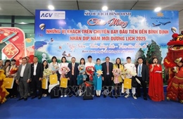 Đón chào đoàn khách du lịch đầu tiên của năm mới 2025