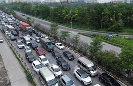 Hai Cảnh sát giúp người dân gặp sự cố trên cao tốc nhận được nhiều lời khen từ cộng đồng
