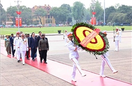 Tổng thống Sri Lanka viếng Chủ tịch Hồ Chí Minh và tưởng niệm Anh hùng liệt sĩ
