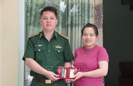 Đại úy Biên phòng nhặt được của rơi, trả lại người đánh mất