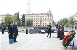Tổng Bí thư Tô Lâm đặt hoa tại Tượng đài Chiến thắng ở thủ đô của Belarus
