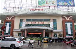 Hàng trăm tiểu thương chợ Vinh gặp khó do giá thuê ki-ốt cao