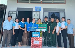 Bàn giao &#39;Mái ấm tình thương&#39; và hỗ trợ sinh kế cho hội viên phụ nữ nghèo