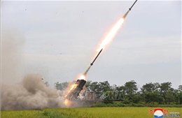 Hàn Quốc: Triều Tiên bắn 10 quả đạn pháo từ hệ thống phóng rocket đa nòng