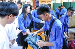 Tiếp sức mùa thi 2025: Áo xanh chở ước mơ hồng