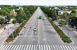 Tái thiết không gian phát triển Đông Nam Bộ từ trục giao thông chiến lược