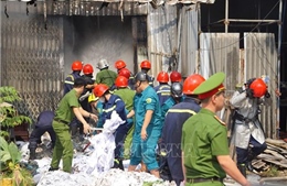 Cháy kho chứa vải phế liệu trong khu dân cư Đà Nẵng