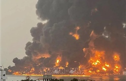 Israel tấn công các mục tiêu của Houthi ở cảng Hodeidah