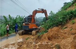 Hàng nghìn m3 đá bất ngờ sạt lở tại xã biên giới Thanh Hóa