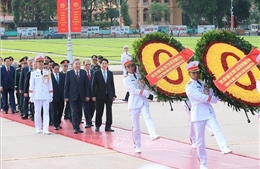 Lãnh đạo Đảng, Nhà nước dâng hương tưởng niệm các Anh hùng liệt sĩ và vào Lăng viếng Chủ tịch Hồ Chí Minh