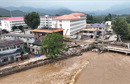 Điện thăm hỏi mưa lũ kéo dài gây thiệt hại nặng nề ở Trung Quốc
