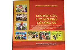 Ra mắt cuốn sách &#39;Lúc dân cần, lúc dân khó, có Công an&#39;