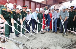 Hợp long cầu Phong Châu mới trên Quốc lộ 32C