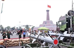 Người dân tiếp tục đổ về tham quan Triển lãm &#39;80 năm Hành trình Độc lập - Tự do - Hạnh phúc&#39;