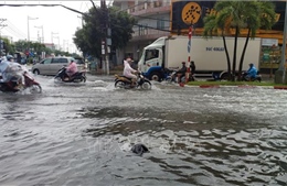 Sau mưa lớn, nhiều tuyến đường ở Bạc Liêu ngập sâu