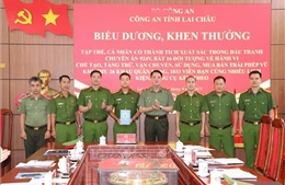 Khen thưởng lực lượng phá chuyên án chế tạo, mua bán vũ khí trái phép liên tỉnh