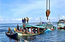 Đồn Biên phòng Hòn Chuối (Cà Mau) cứu hộ kịp thời tàu cá bị chìm trên biển