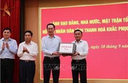 Đồng chí Trần Cẩm Tú thăm, hỗ trợ nhân dân tỉnh Thanh Hóa bị thiệt hại do cơn bão số 10