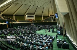 Quốc hội Iran thông qua dự luật phá giá đồng nội tệ