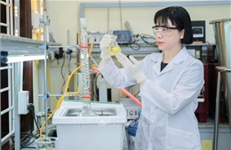 Người &#39;thắp lửa&#39; đam mê khoa học cho thế hệ trẻ