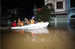 Xuyên đêm hỗ trợ người dân ở vùng &#39;rốn lũ&#39; Lạng Sơn