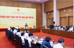 Thể chế hóa nội dung sử dụng một bộ sách giáo khoa thống nhất