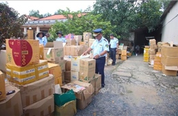 Phát hiện kho hàng hơn 25.700 sản phẩm nghi giả mạo nhãn hiệu, không rõ nguồn gốc
