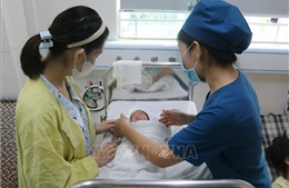 Gần 80 ngày giành giật sự sống cho bé sinh non 24 tuần