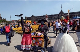 Giữa hai thế giới, chỉ còn lại tình yêu