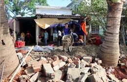 Tịnh Khê (Quảng Ngãi) bắt tay dựng lại nhà cửa cho dân sau bão