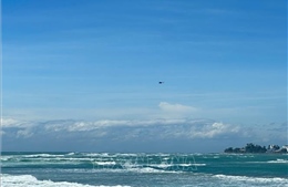 Quảng Ngãi: Tìm thấy 1 nạn nhân sống sót sau 2 ngày mất tích trên biển