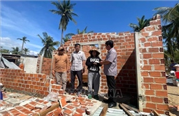 Hỗ trợ xây dựng lại nhà ở, ngư dân vươn khơi bám biển
