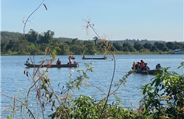 Lật thuyền, một người bị nước cuốn mất tích