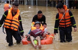 Khánh Hòa khẩn trương sơ tán người dân vùng ngập lụt đến nơi an toàn