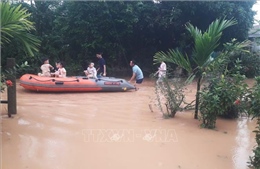 Quảng Trị: Người dân ở hạ lưu ven sông Thạch Hãn khẩn trương &#39;chạy lũ&#39;