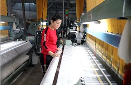 Từ khung cửi truyền thống đến công nghệ mới, lụa Nha Xá đổi thay giữ nghề