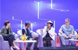 Chủ nhân Giải thưởng VinFuture 2025 truyền đam mê nghiên cứu khoa học cho giới trẻ